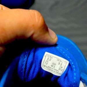 Blue vans, can be men or women’s. Only worn once dusty from sitting.